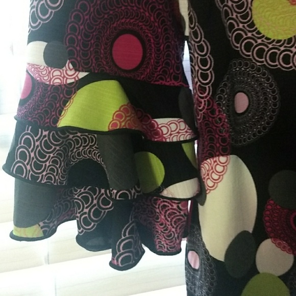 Beautiful unique top - Picture 2 of 4